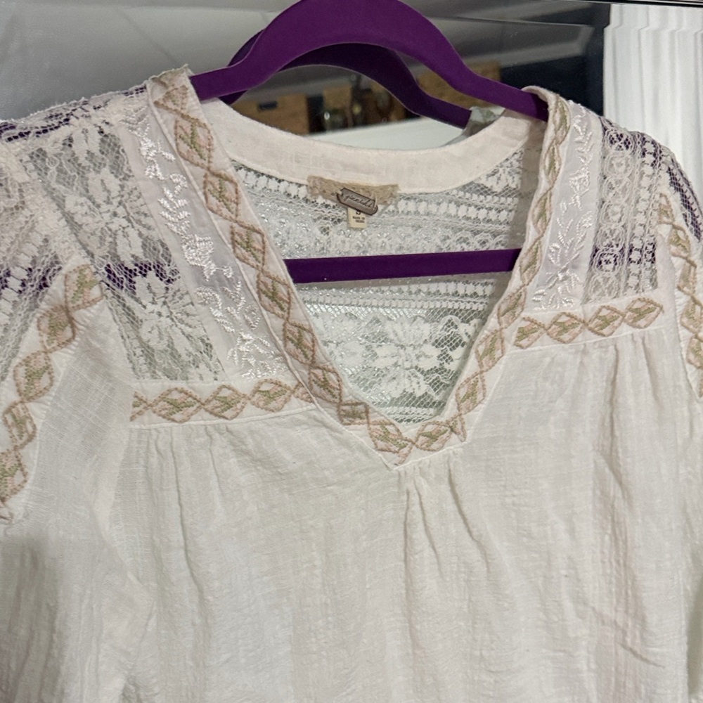 Gimmicks Embroidered Top - Picture 6 of 6